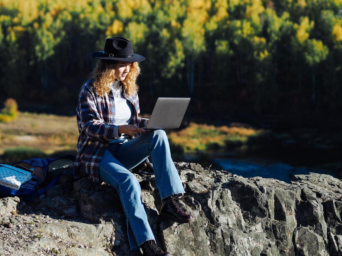 Balancing Work and Exploration as a Digital Nomad